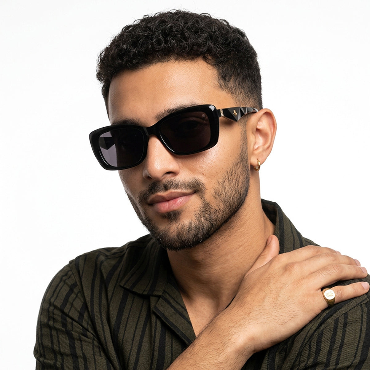 Eyejack Black Rectangle Sunglasses for Men & Women (90164CL848)