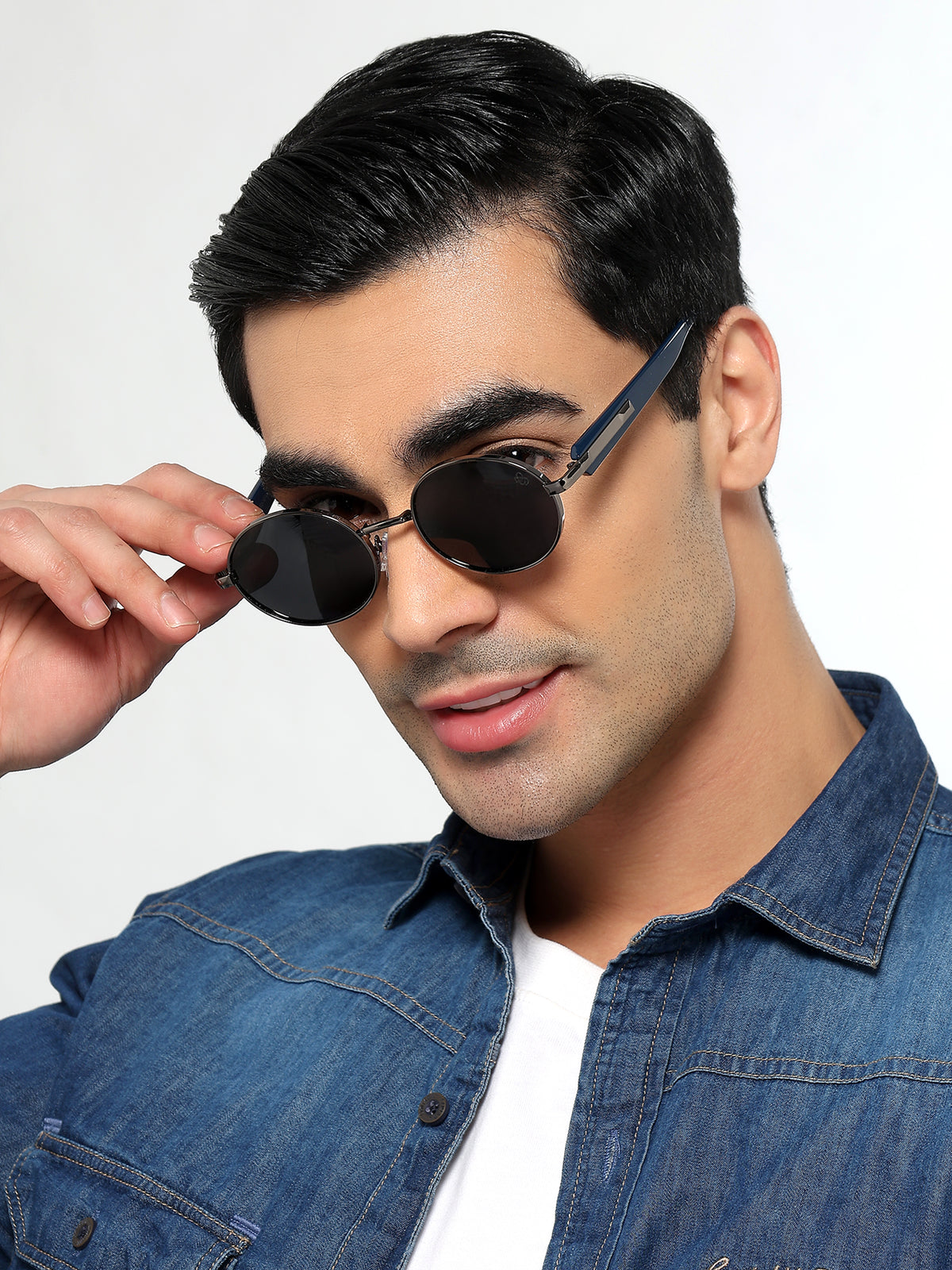 Cruze - Grey Oval Polarized Sunglasses (WU14110PCL2198)